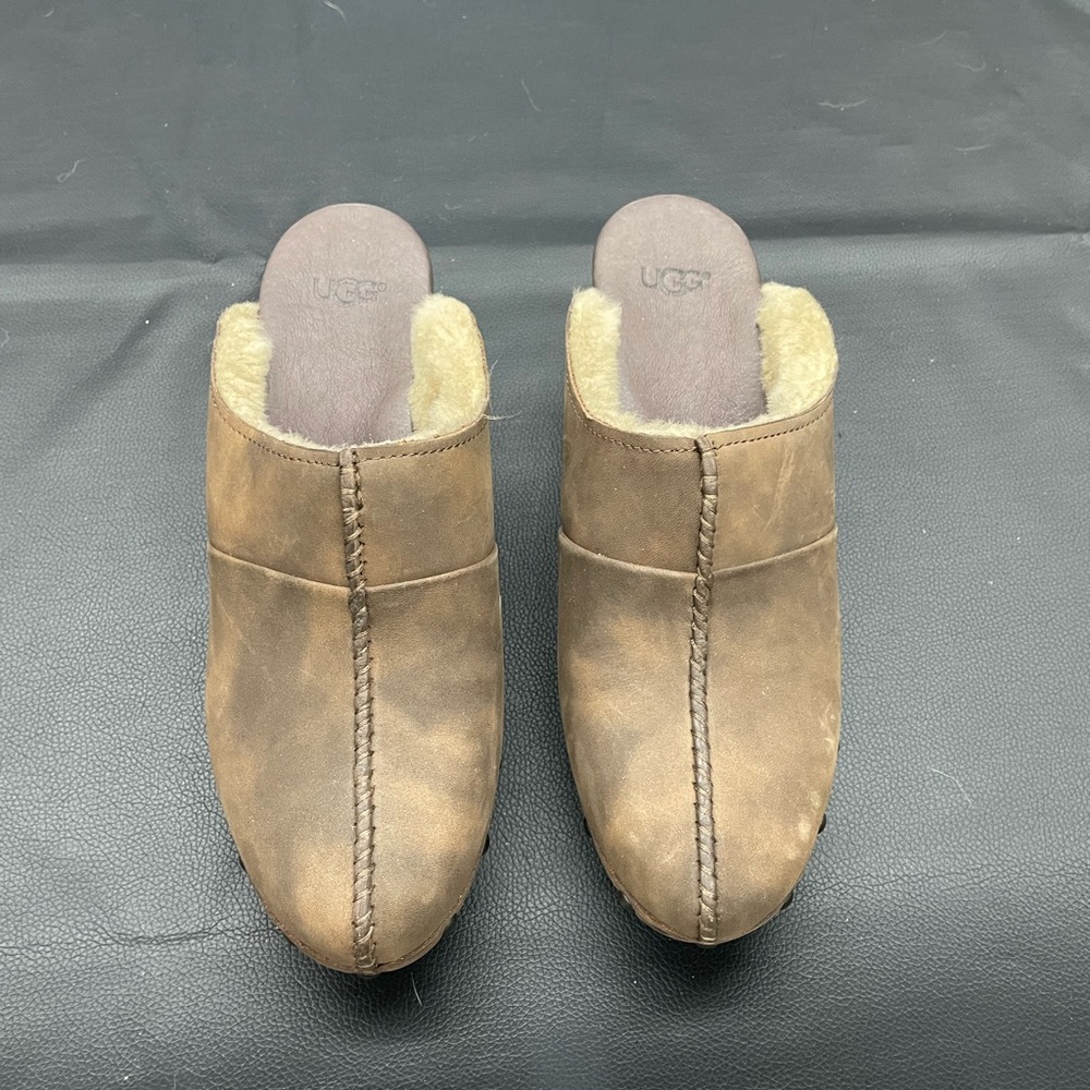 BNWOT  Ugg clogs